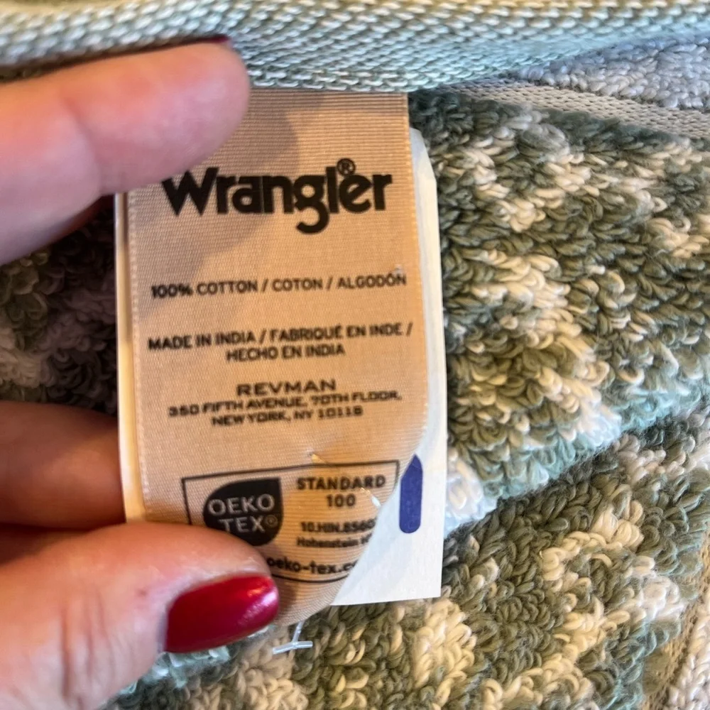 Set of 2 Wrangler Green and White Patterned Bath Towels